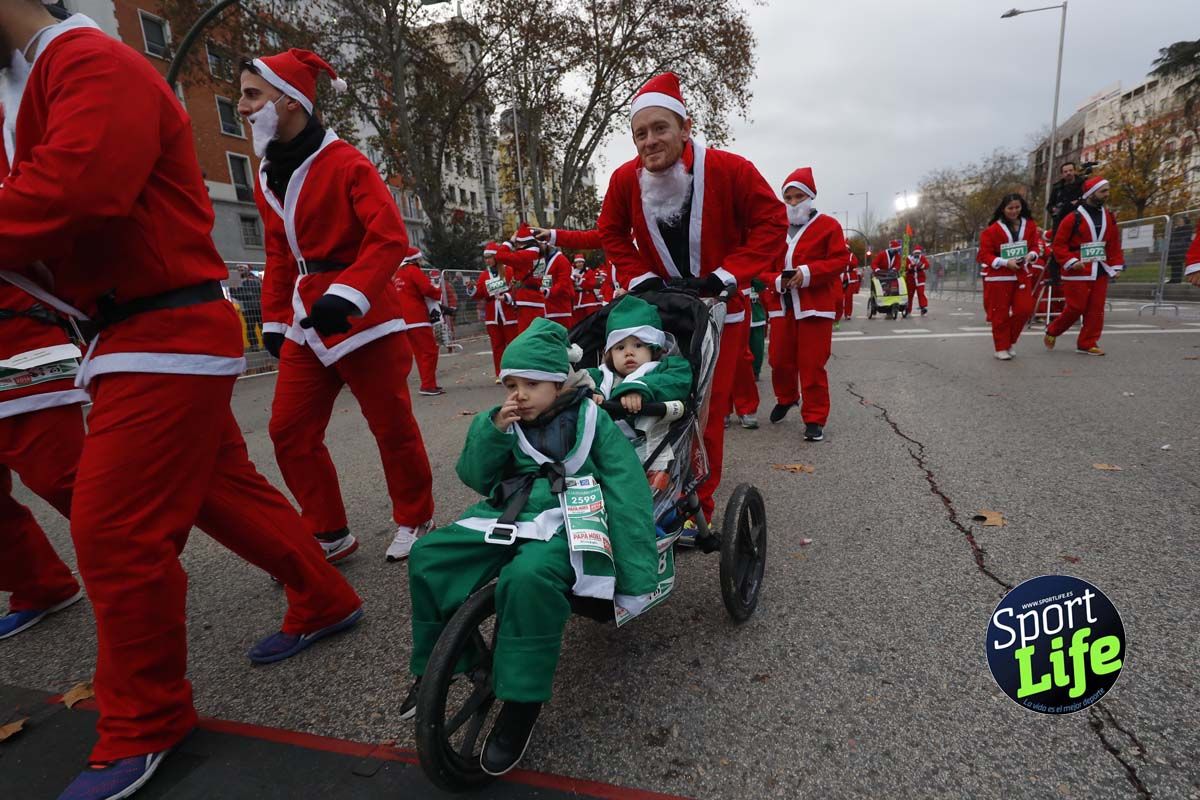 El ambiente de la Carrera de Papá Noel en Madrid