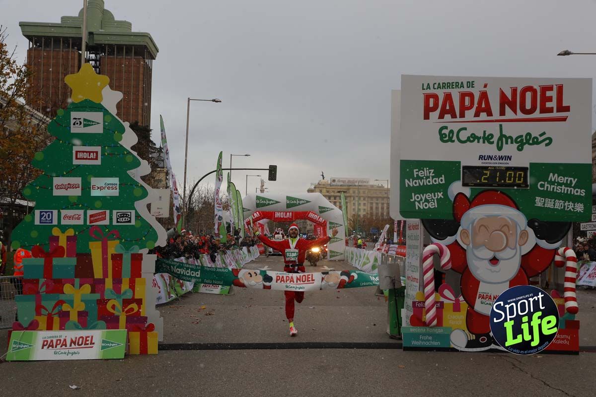 El ambiente de la Carrera de Papá Noel en Madrid