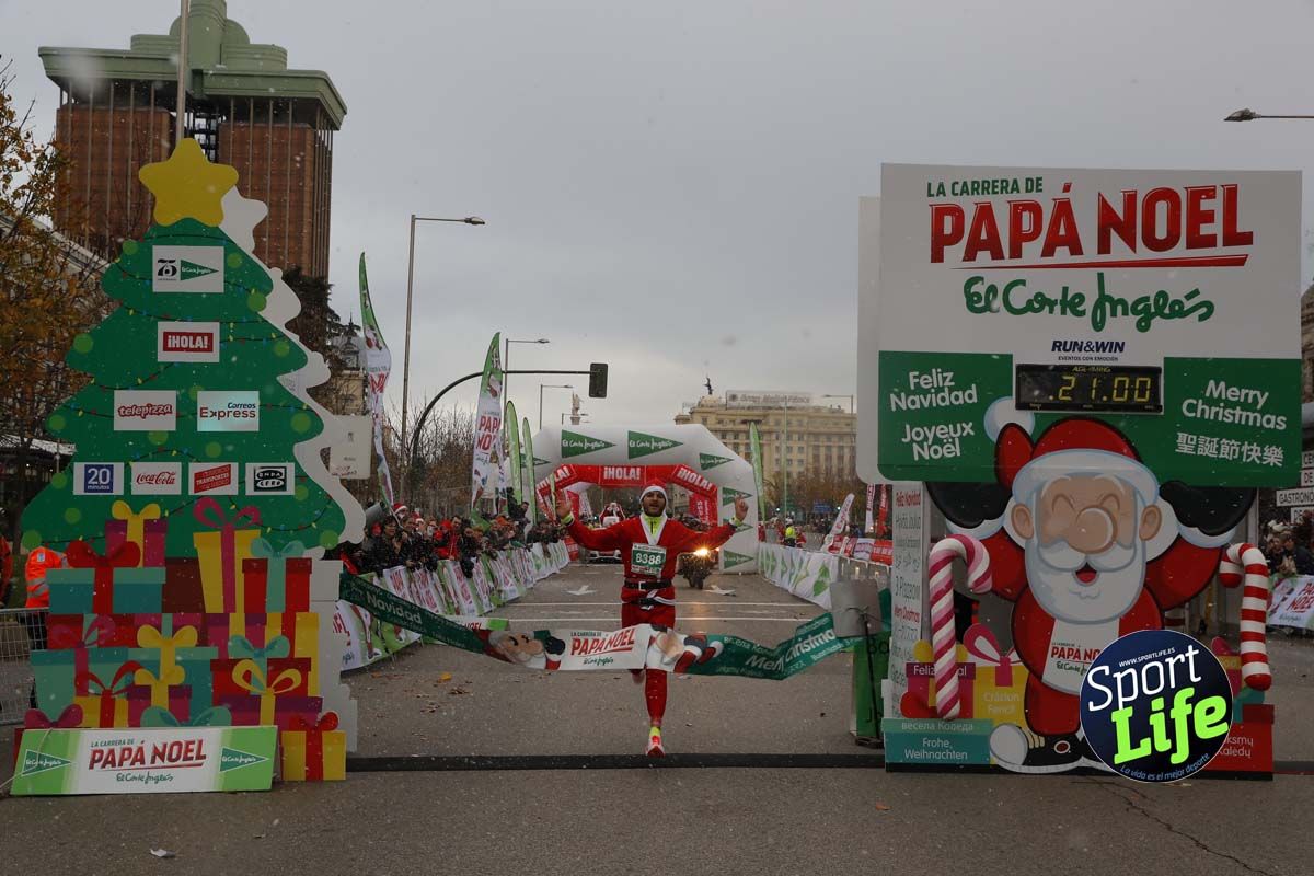 El ambiente de la Carrera de Papá Noel en Madrid