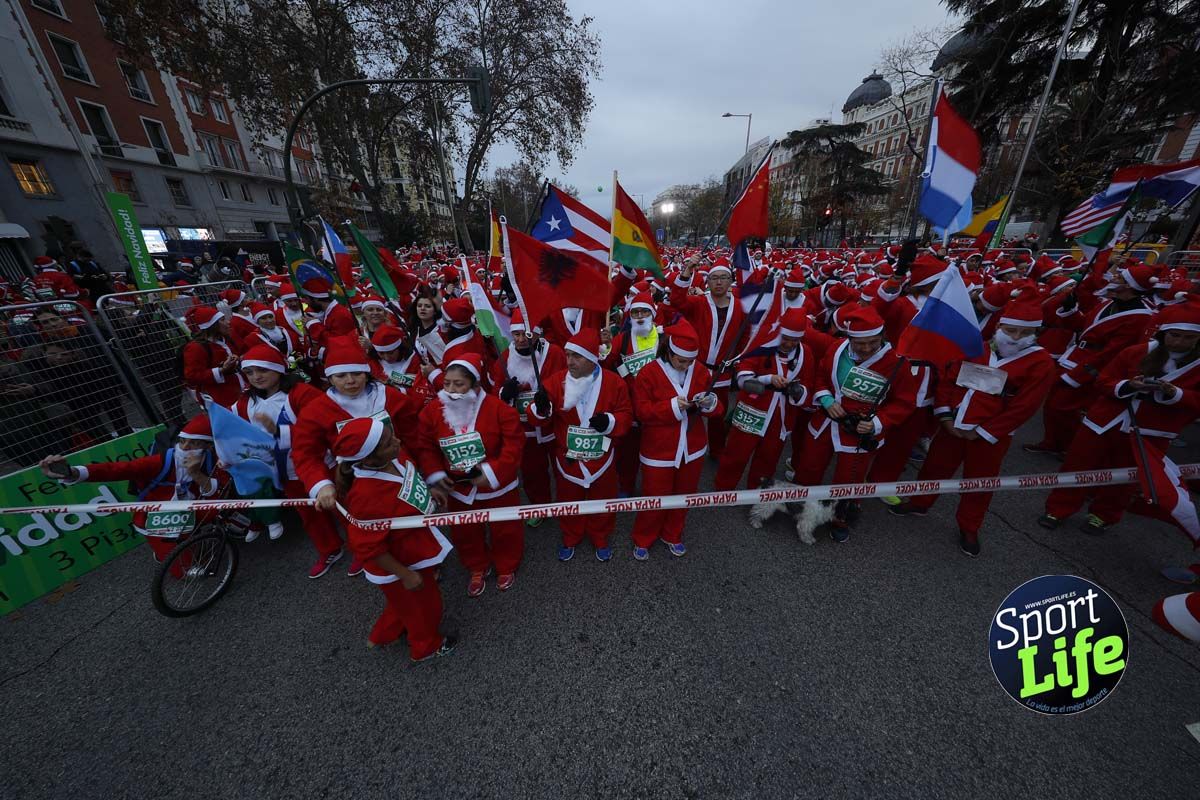 El ambiente de la Carrera de Papá Noel en Madrid