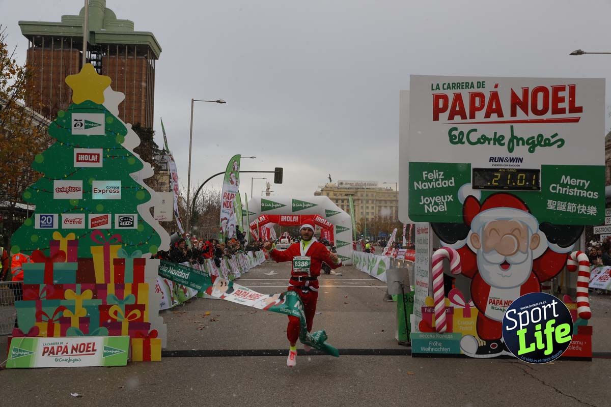 El ambiente de la Carrera de Papá Noel en Madrid