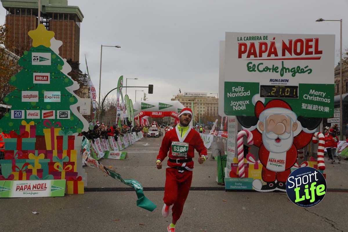 El ambiente de la Carrera de Papá Noel en Madrid