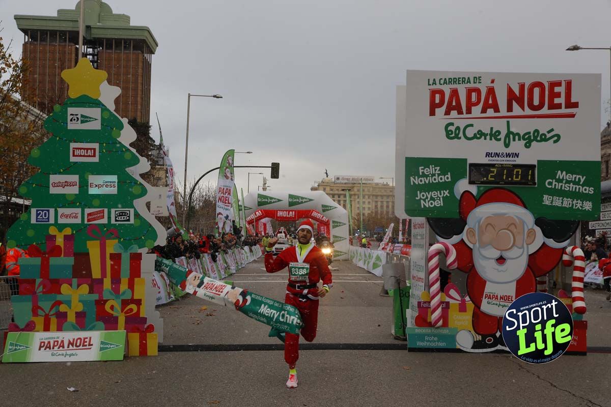 El ambiente de la Carrera de Papá Noel en Madrid