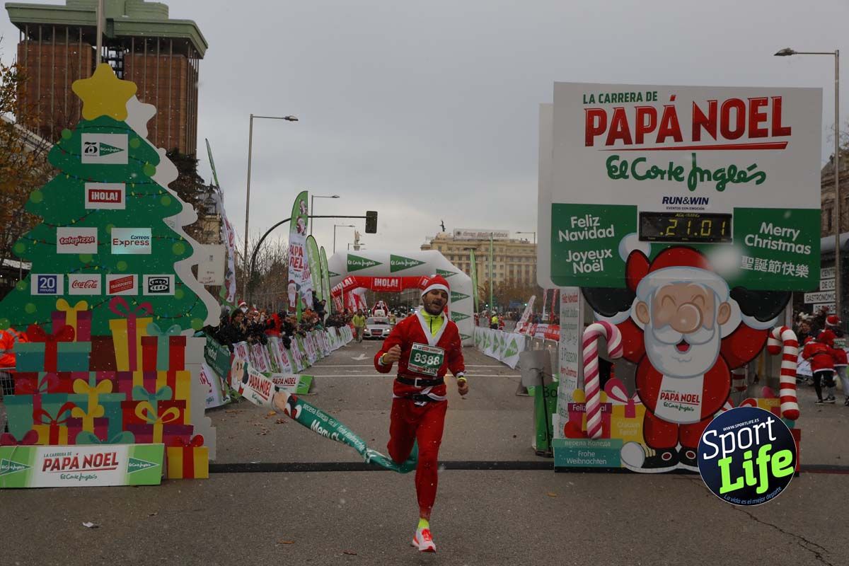 El ambiente de la Carrera de Papá Noel en Madrid