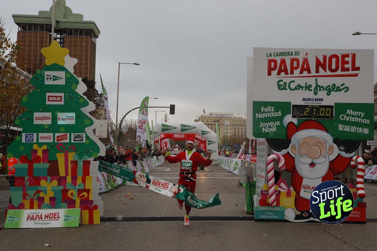 El ambiente de la Carrera de Papá Noel en Madrid