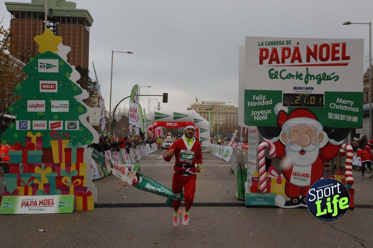 El ambiente de la Carrera de Papá Noel en Madrid