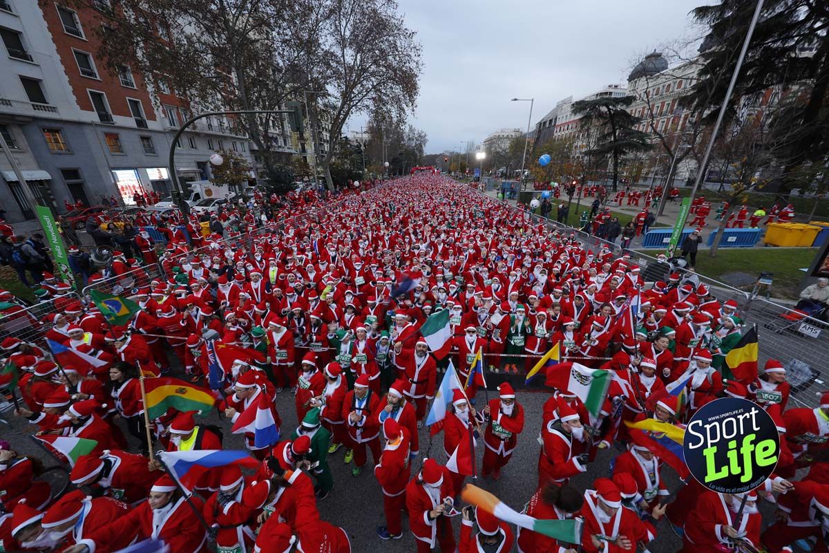 El ambiente de la Carrera de Papá Noel en Madrid