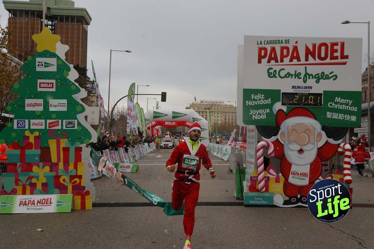 El ambiente de la Carrera de Papá Noel en Madrid