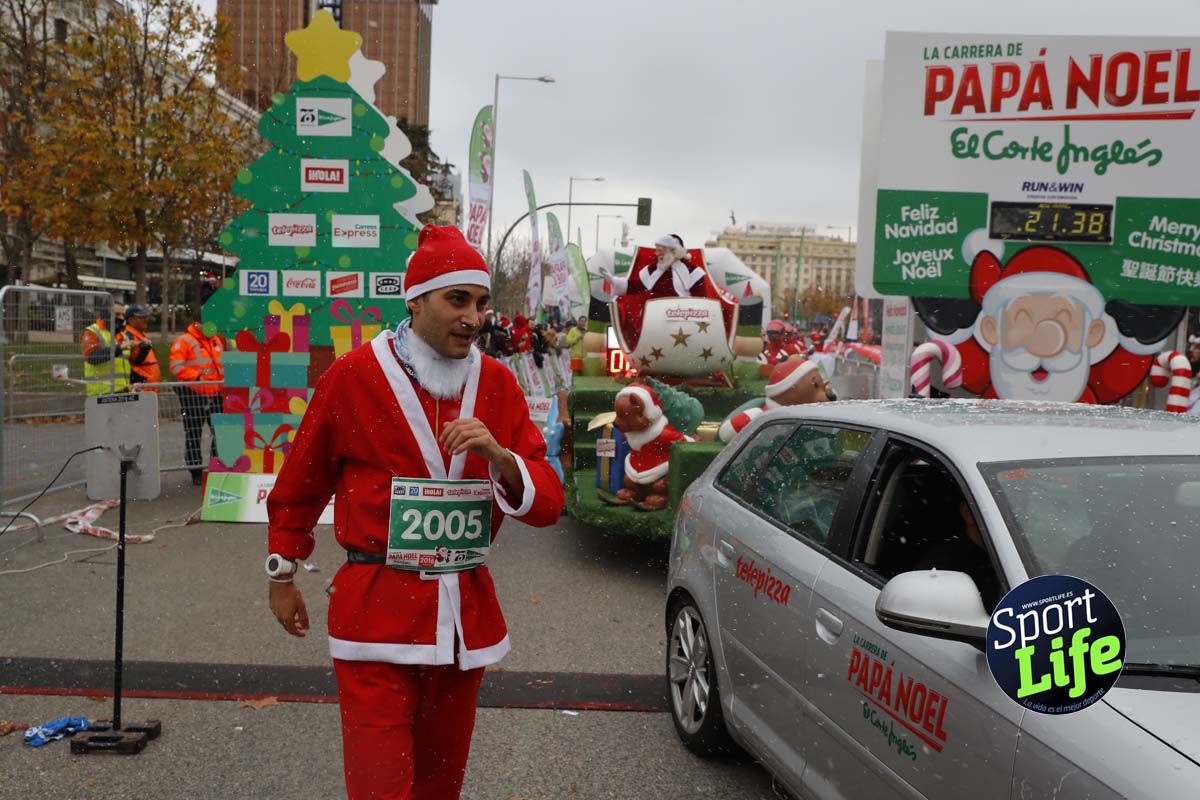 El ambiente de la Carrera de Papá Noel en Madrid