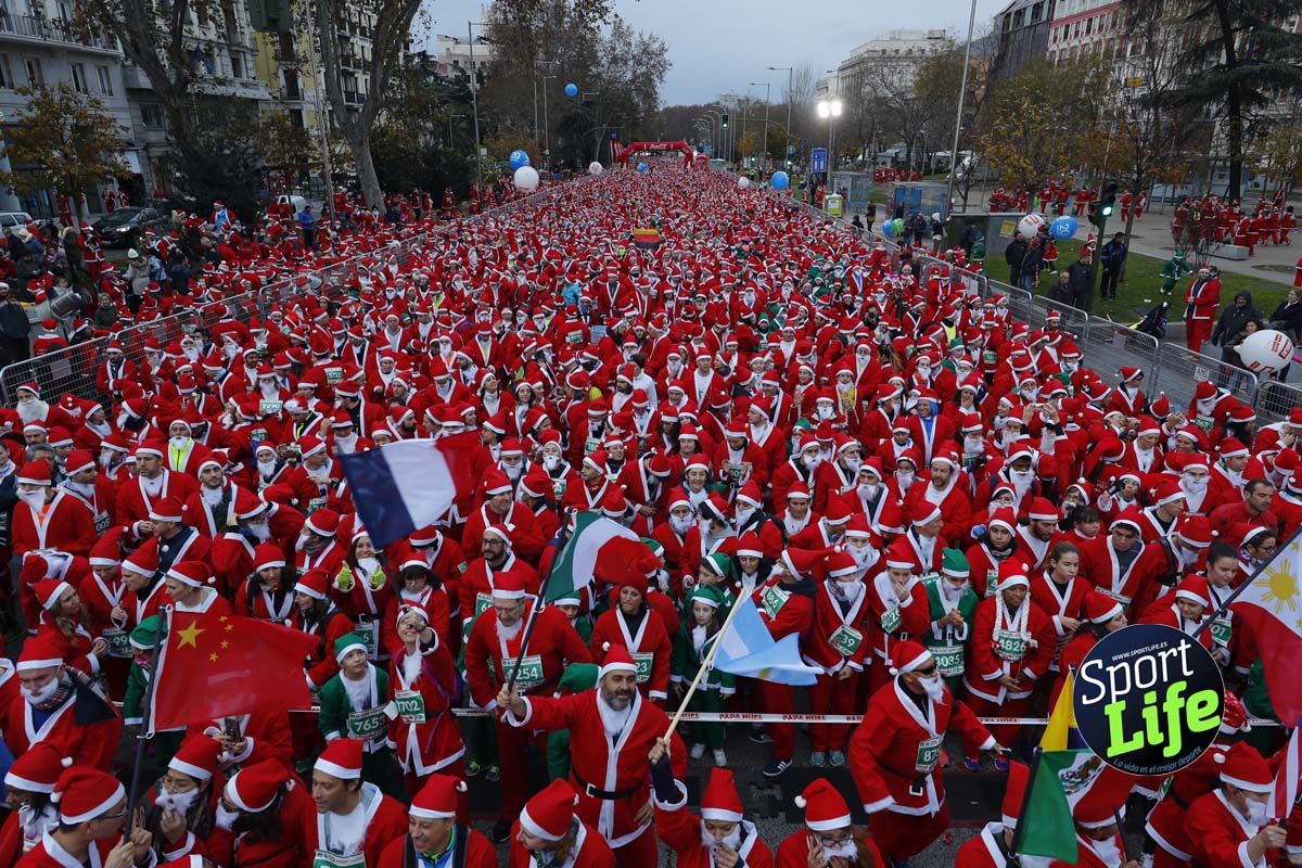 El ambiente de la Carrera de Papá Noel en Madrid