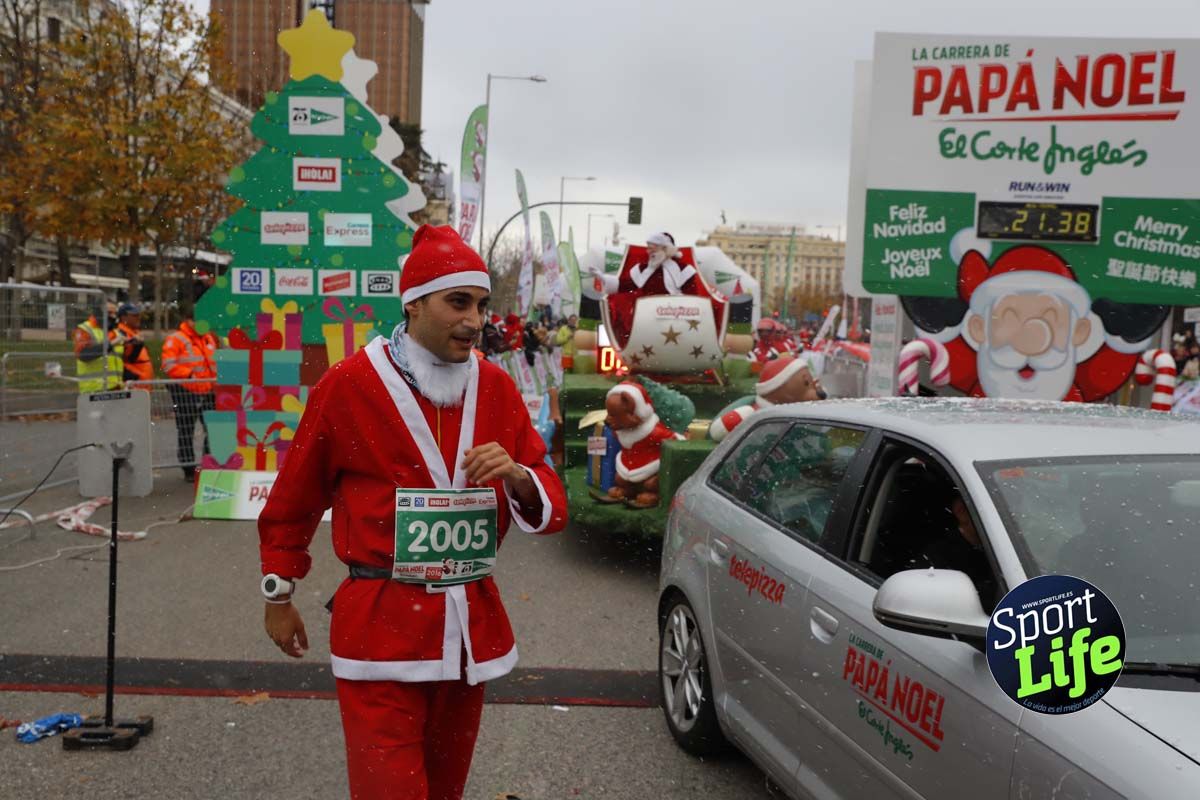 El ambiente de la Carrera de Papá Noel en Madrid