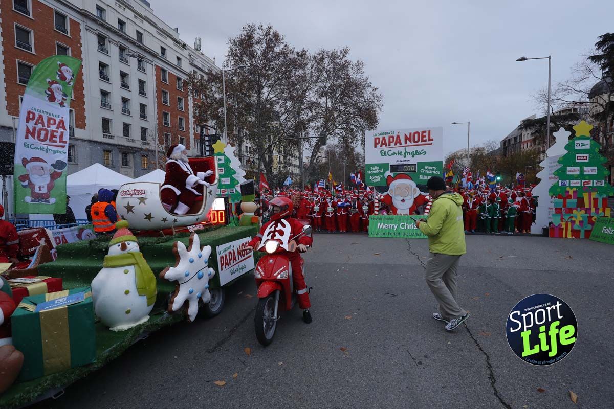 El ambiente de la Carrera de Papá Noel en Madrid