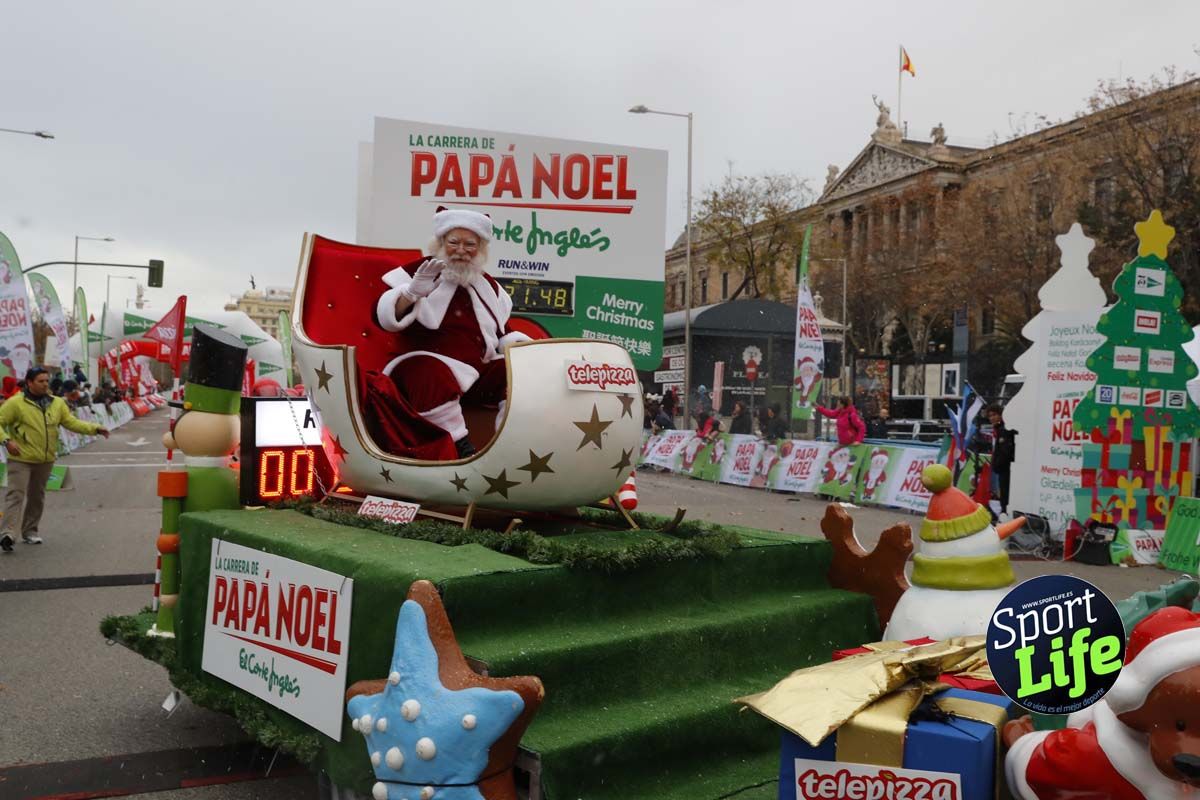 El ambiente de la Carrera de Papá Noel en Madrid
