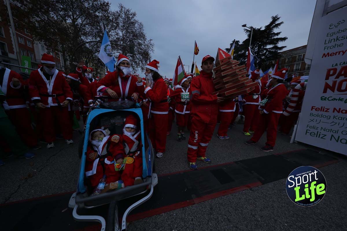El ambiente de la Carrera de Papá Noel en Madrid
