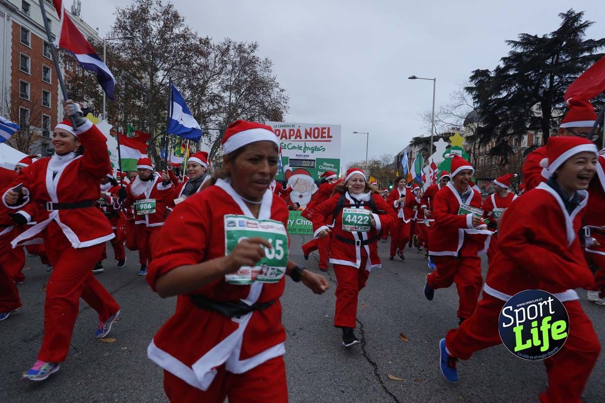 El ambiente de la Carrera de Papá Noel en Madrid