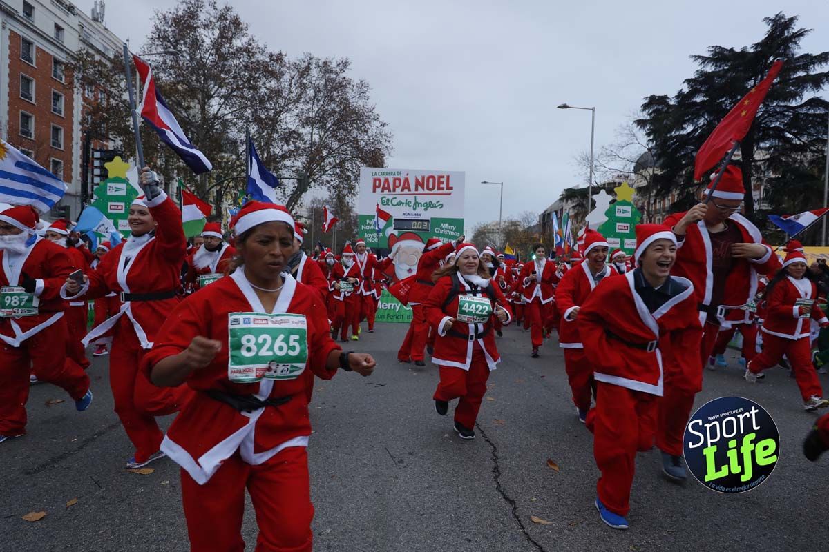 El ambiente de la Carrera de Papá Noel en Madrid