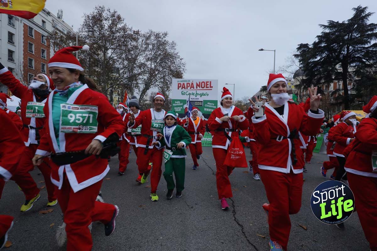 El ambiente de la Carrera de Papá Noel en Madrid