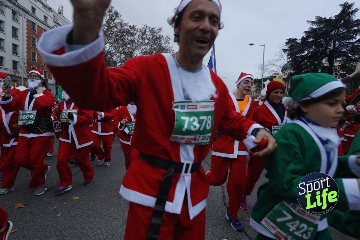 El ambiente de la Carrera de Papá Noel en Madrid