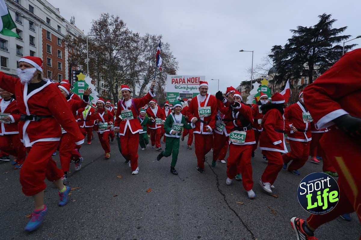 El ambiente de la Carrera de Papá Noel en Madrid