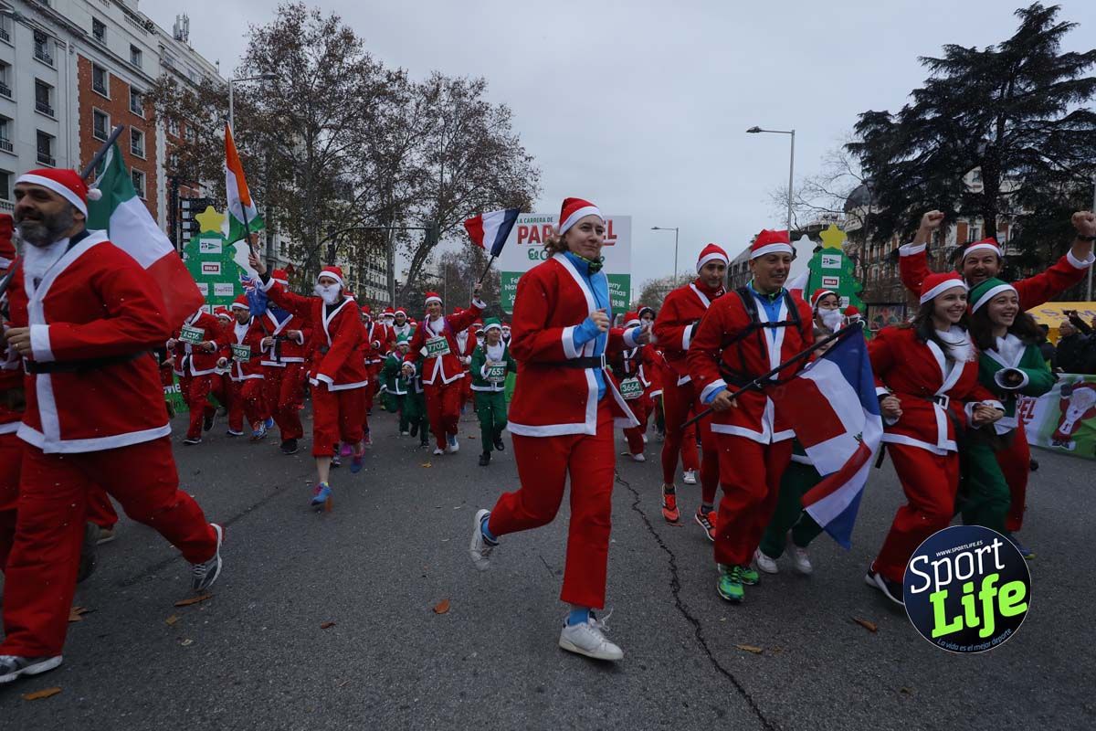 El ambiente de la Carrera de Papá Noel en Madrid