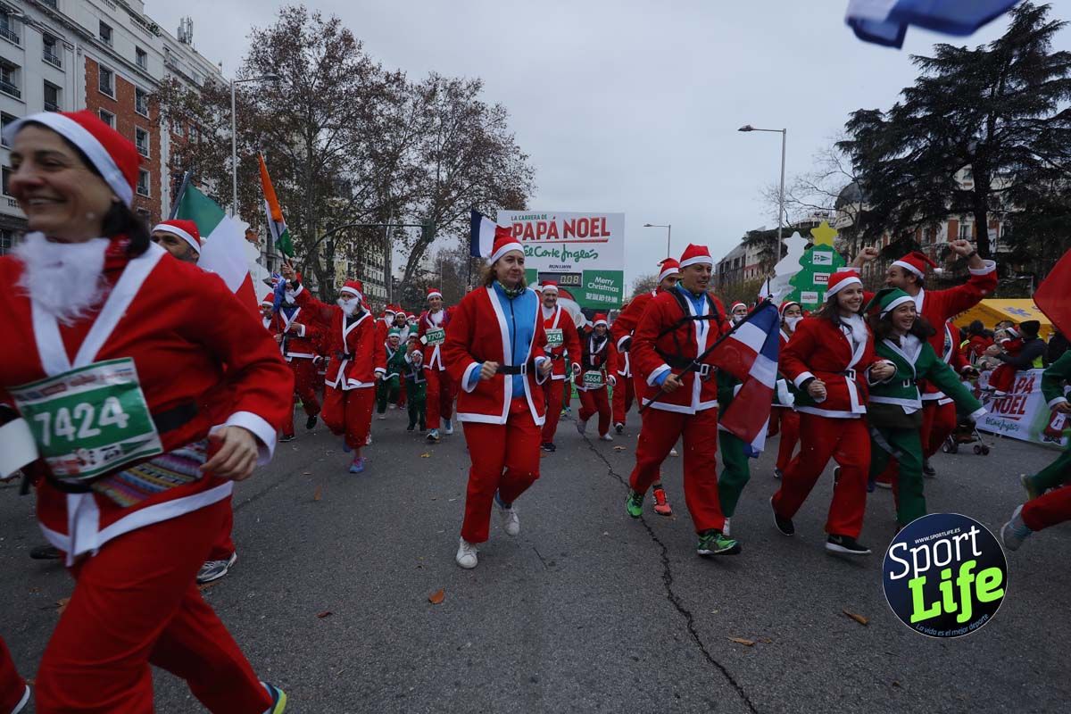 El ambiente de la Carrera de Papá Noel en Madrid