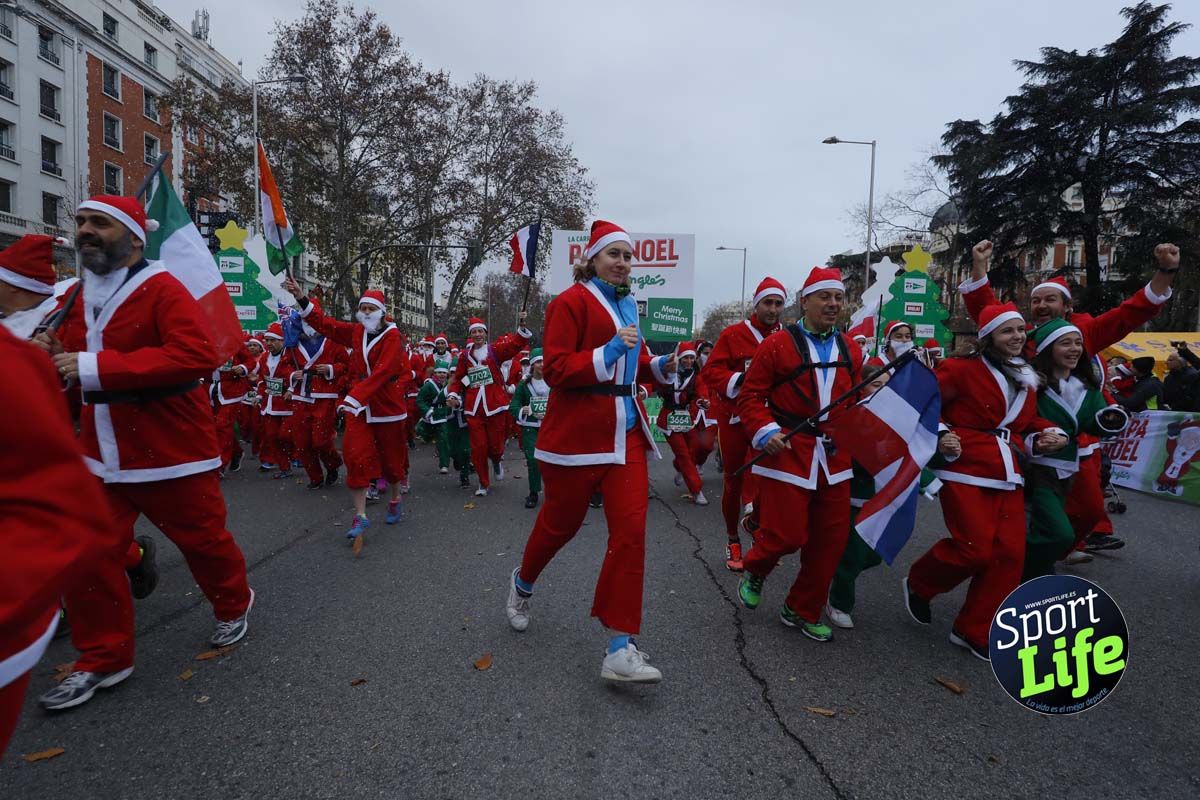 El ambiente de la Carrera de Papá Noel en Madrid