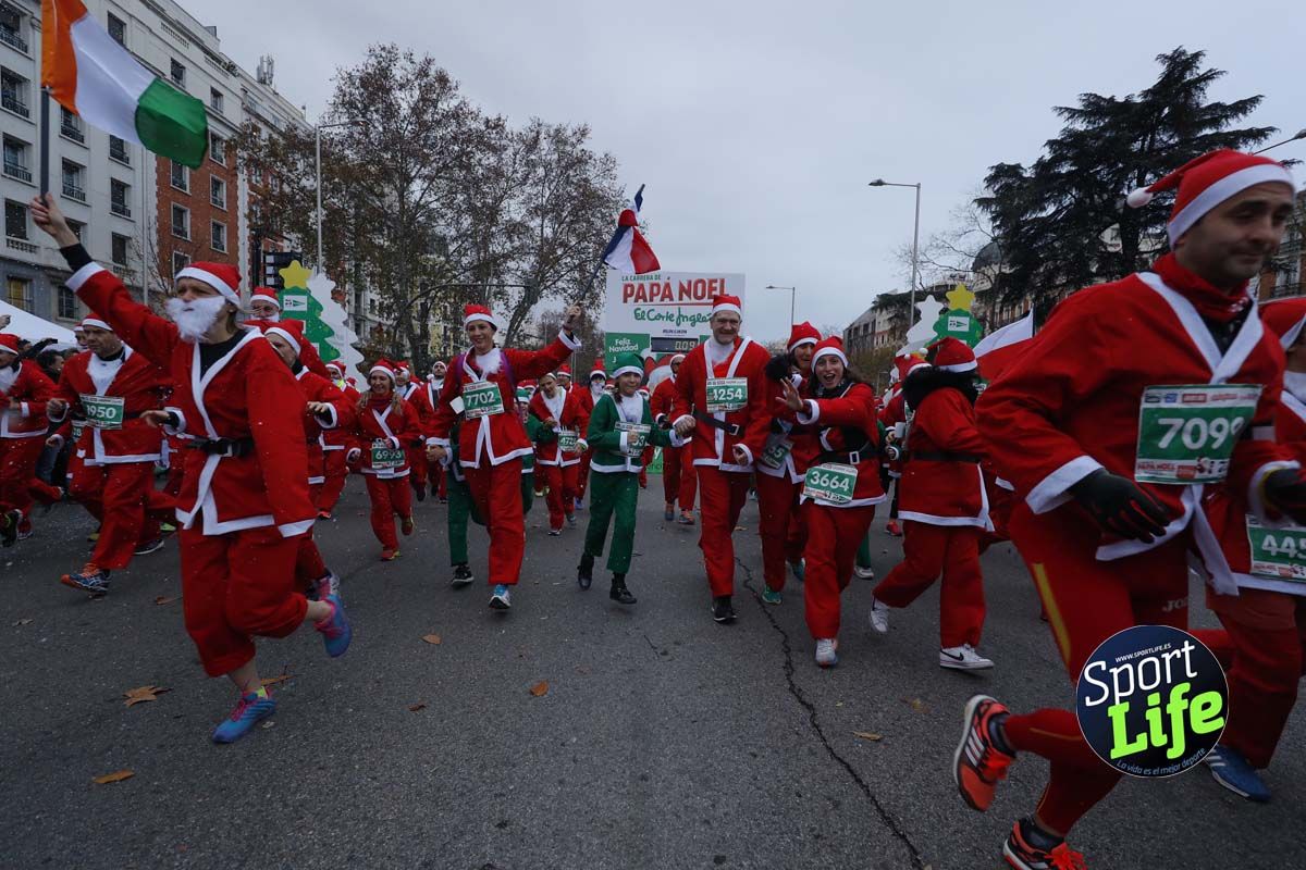 El ambiente de la Carrera de Papá Noel en Madrid