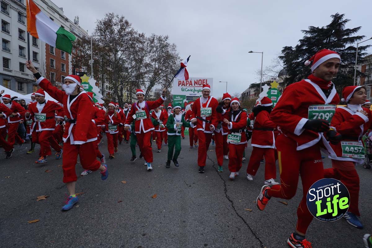 El ambiente de la Carrera de Papá Noel en Madrid