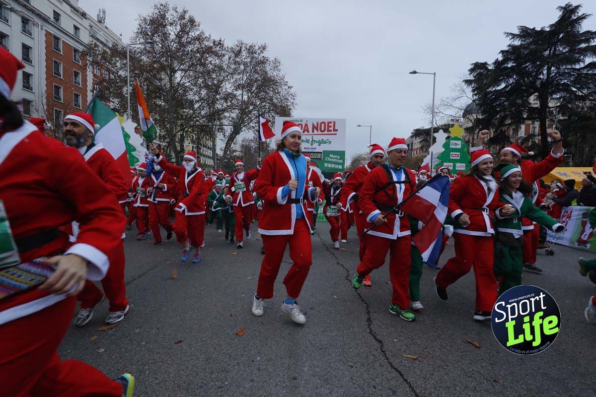 El ambiente de la Carrera de Papá Noel en Madrid