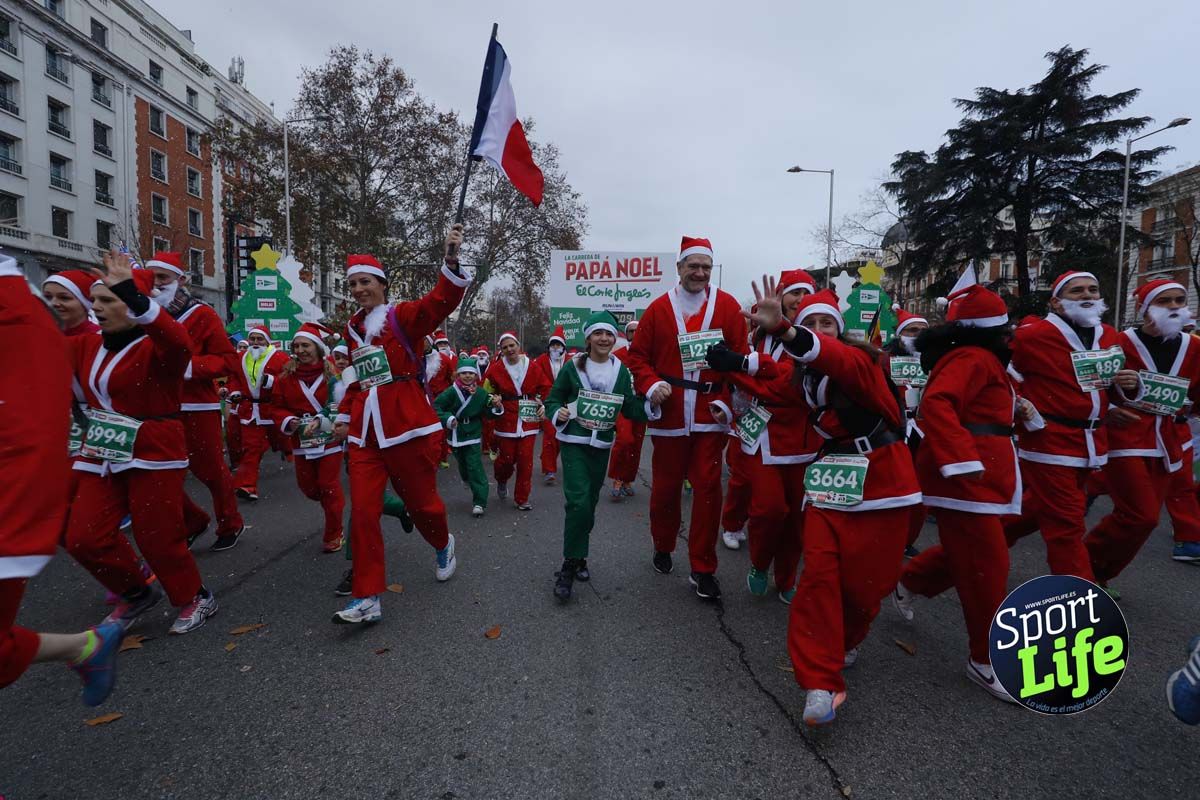 El ambiente de la Carrera de Papá Noel en Madrid