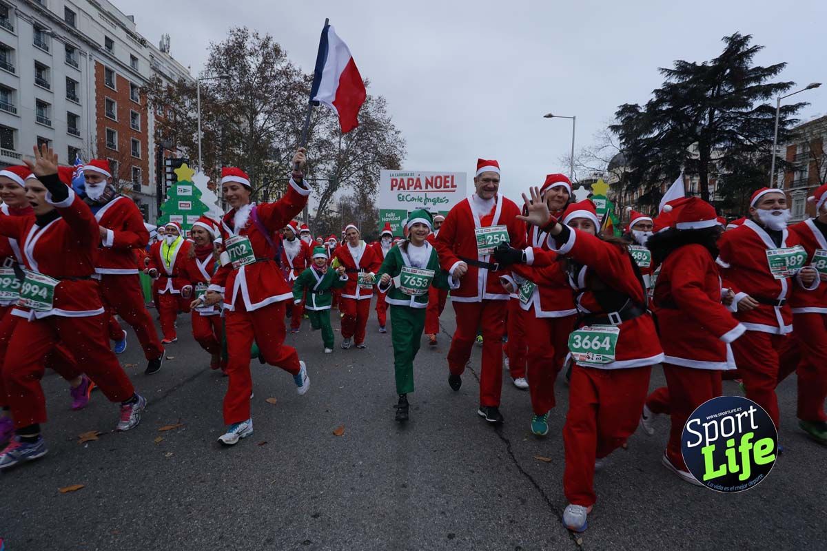 El ambiente de la Carrera de Papá Noel en Madrid