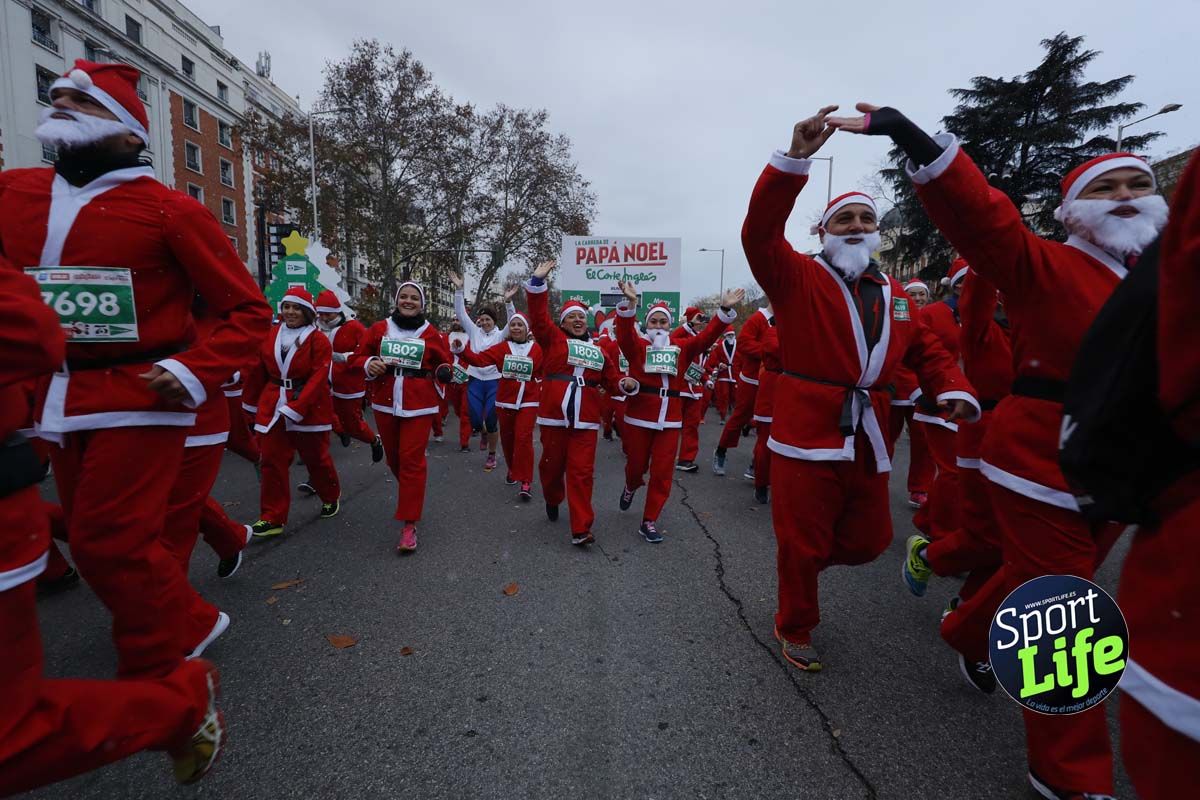 El ambiente de la Carrera de Papá Noel en Madrid
