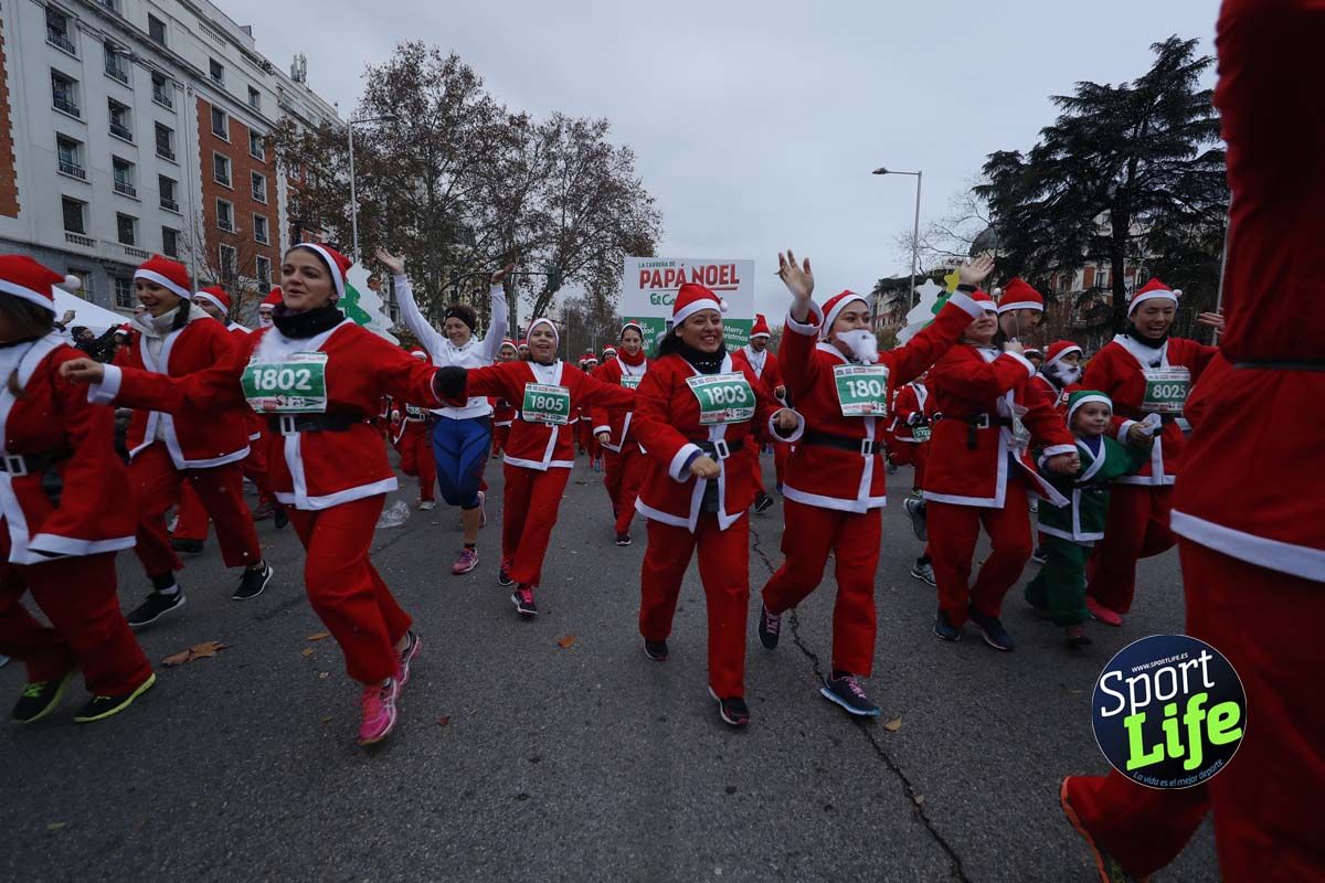 El ambiente de la Carrera de Papá Noel en Madrid