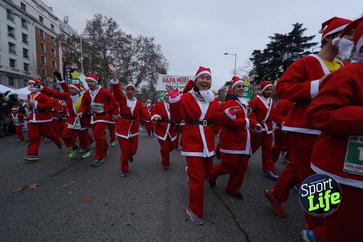 El ambiente de la Carrera de Papá Noel en Madrid