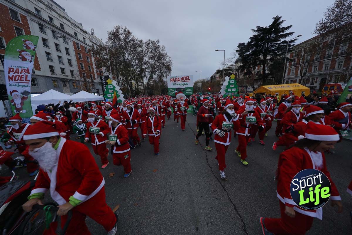El ambiente de la Carrera de Papá Noel en Madrid