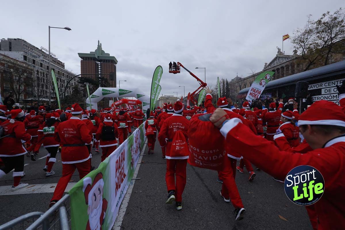 El ambiente de la Carrera de Papá Noel en Madrid