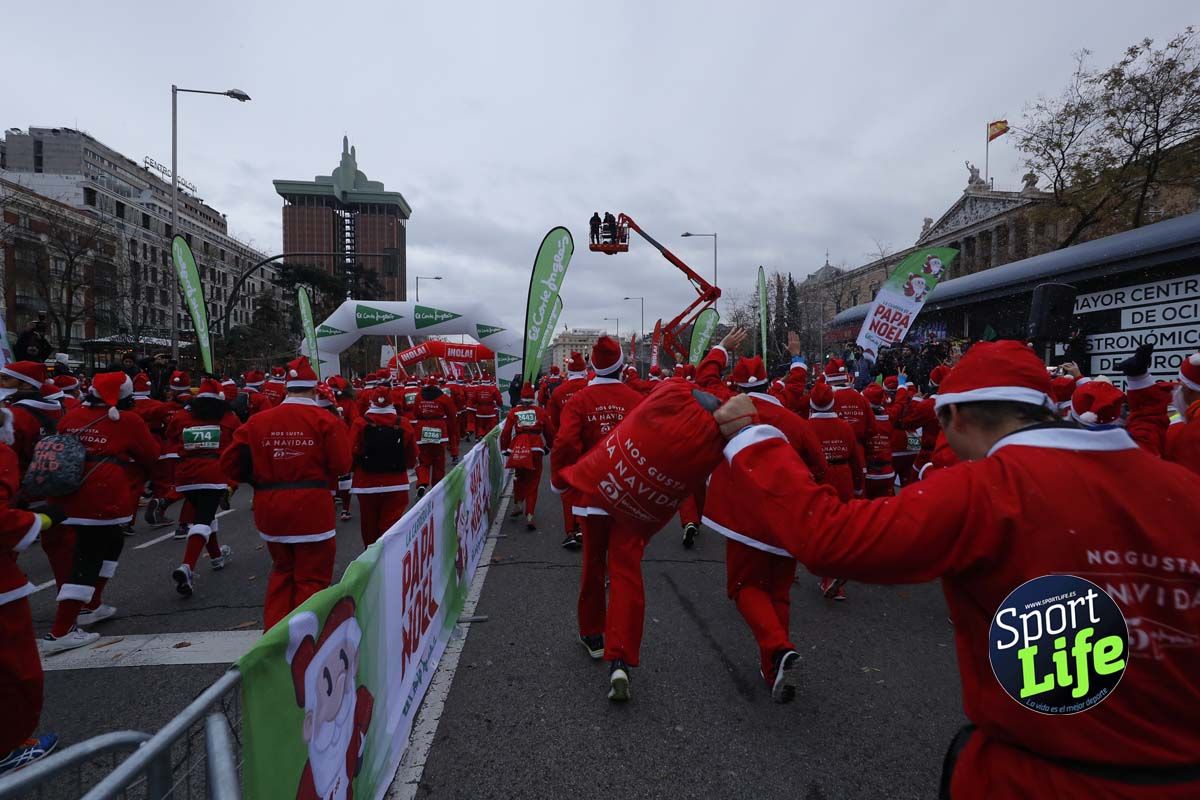 El ambiente de la Carrera de Papá Noel en Madrid