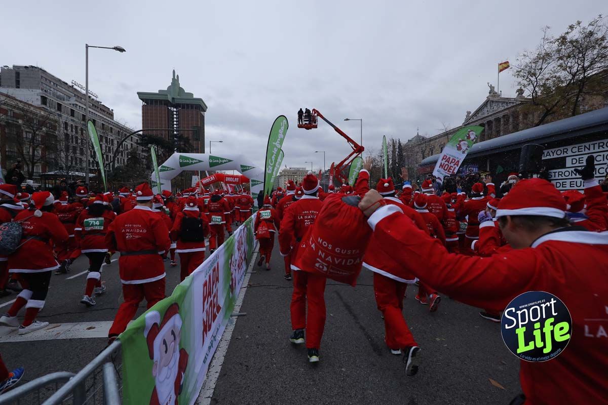 El ambiente de la Carrera de Papá Noel en Madrid