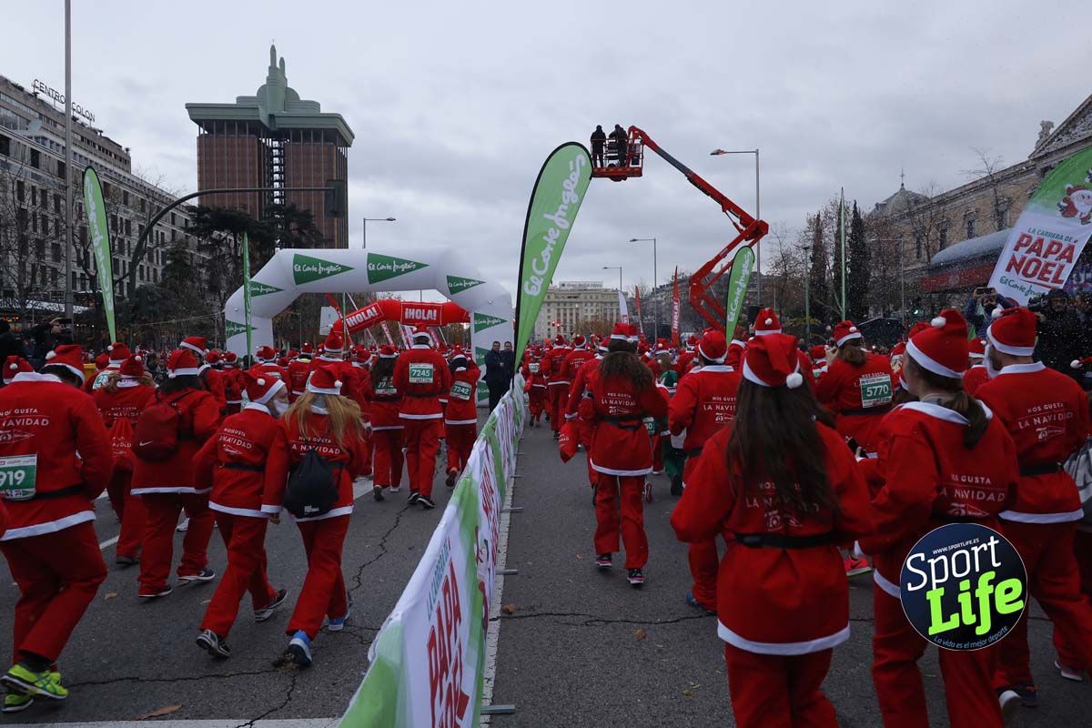 El ambiente de la Carrera de Papá Noel en Madrid