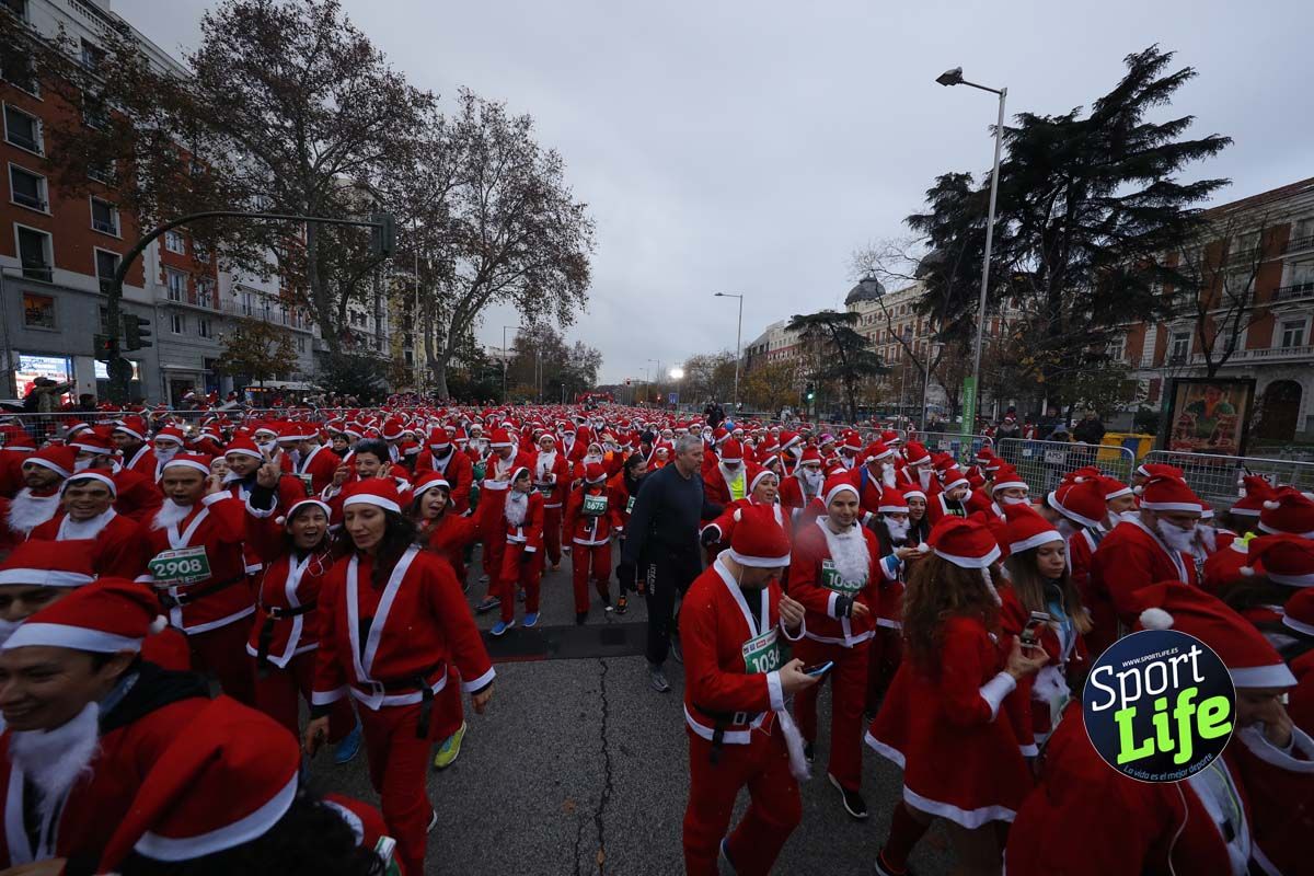 El ambiente de la Carrera de Papá Noel en Madrid
