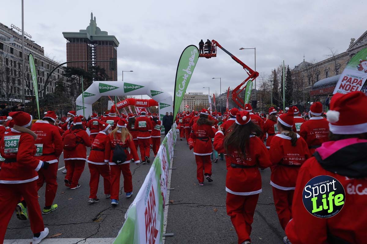 El ambiente de la Carrera de Papá Noel en Madrid