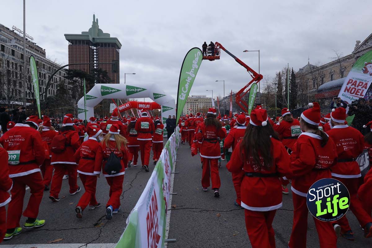 El ambiente de la Carrera de Papá Noel en Madrid