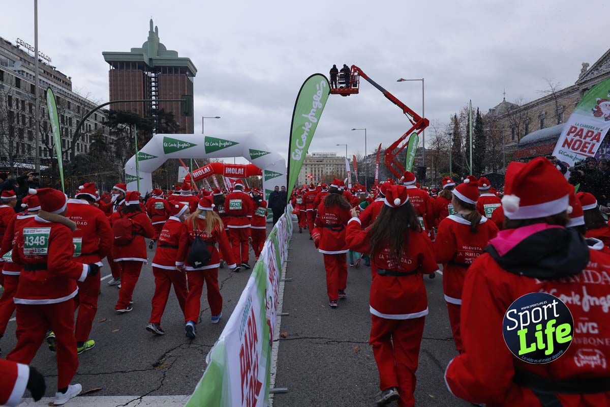 El ambiente de la Carrera de Papá Noel en Madrid