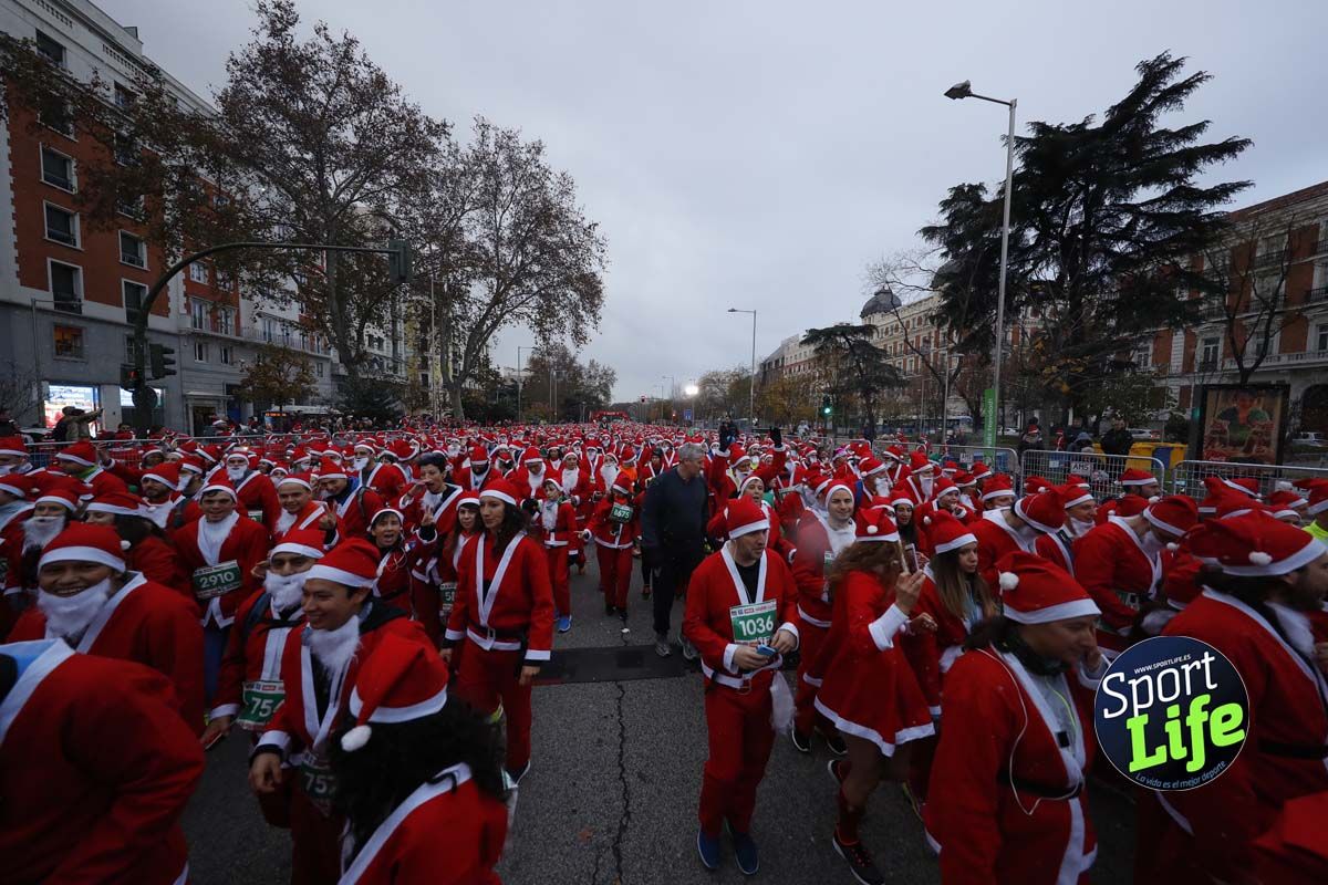 El ambiente de la Carrera de Papá Noel en Madrid