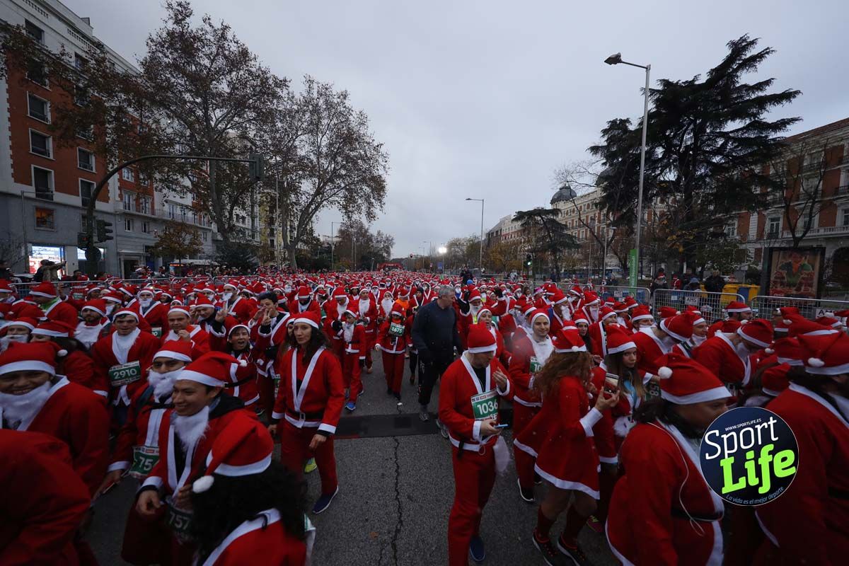 El ambiente de la Carrera de Papá Noel en Madrid