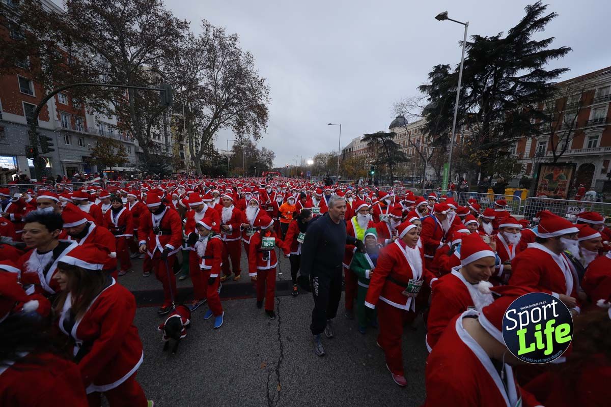 El ambiente de la Carrera de Papá Noel en Madrid