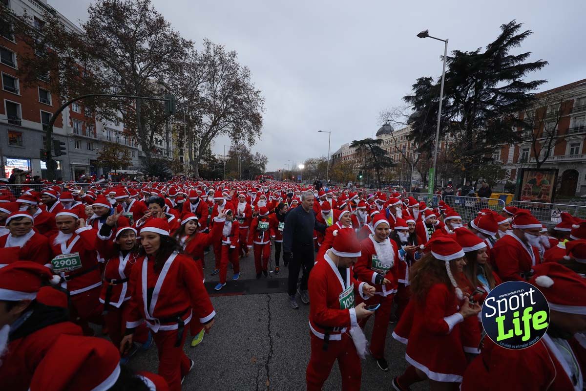El ambiente de la Carrera de Papá Noel en Madrid
