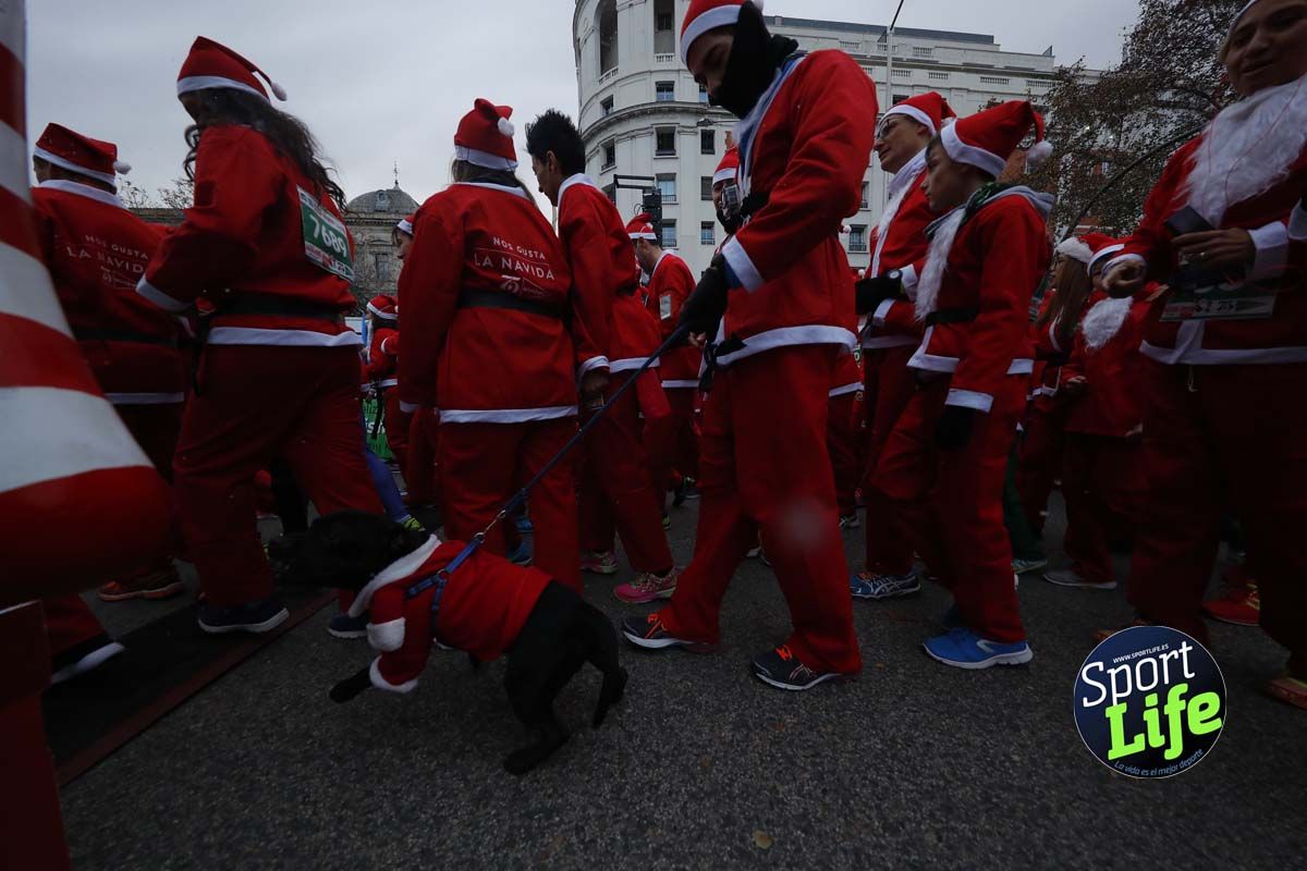 El ambiente de la Carrera de Papá Noel en Madrid