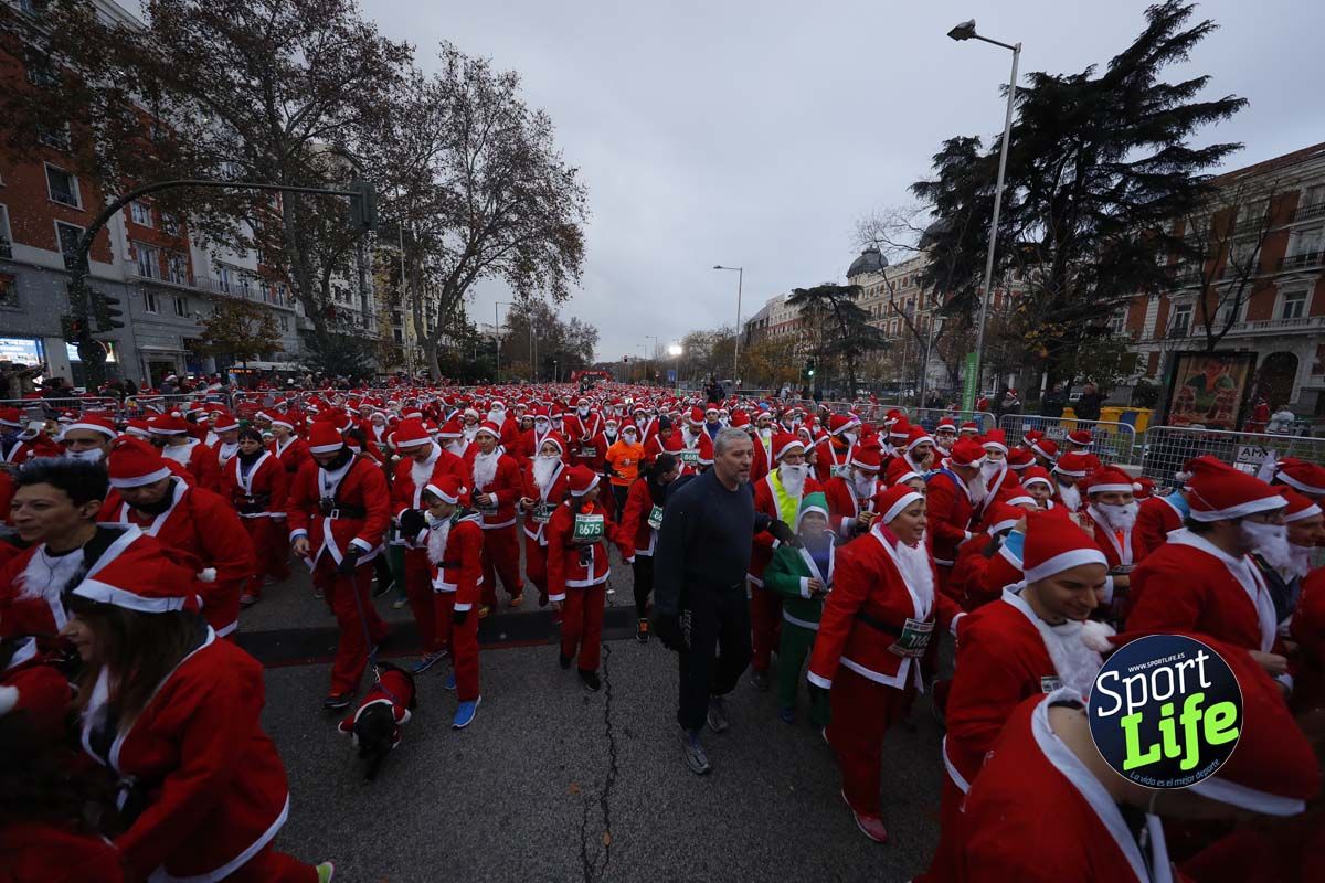 El ambiente de la Carrera de Papá Noel en Madrid