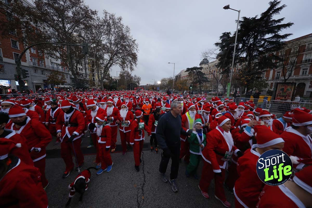 El ambiente de la Carrera de Papá Noel en Madrid